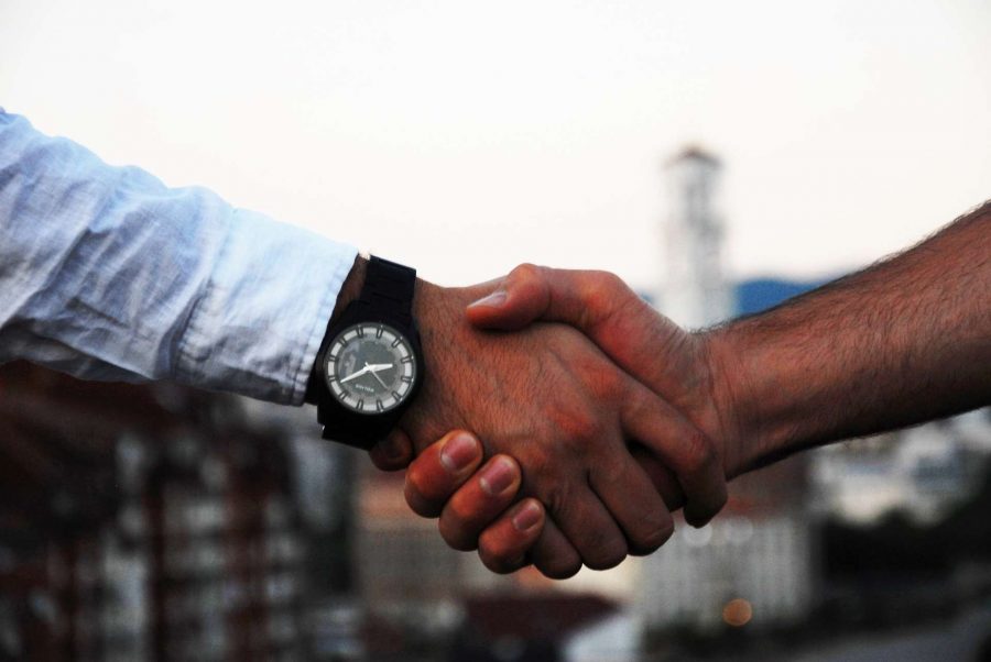 handshake-1513228_1920